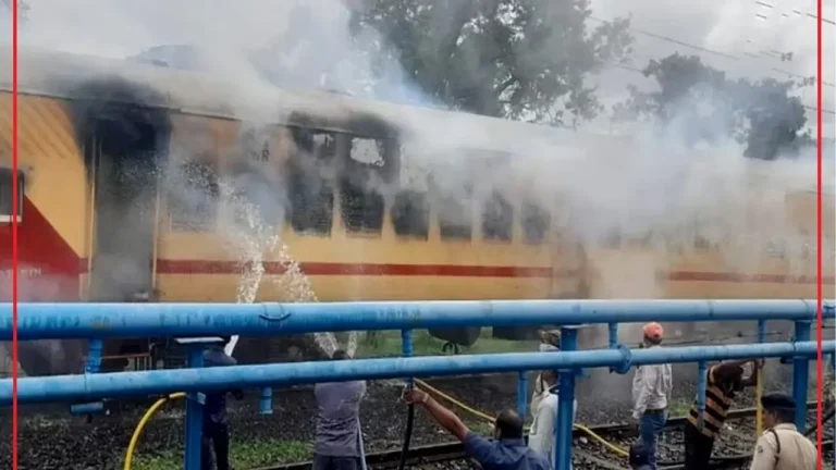 Fire on Daund–Pune DEMU: Quick Thinking Prevents Disaster after Bidi Ignition