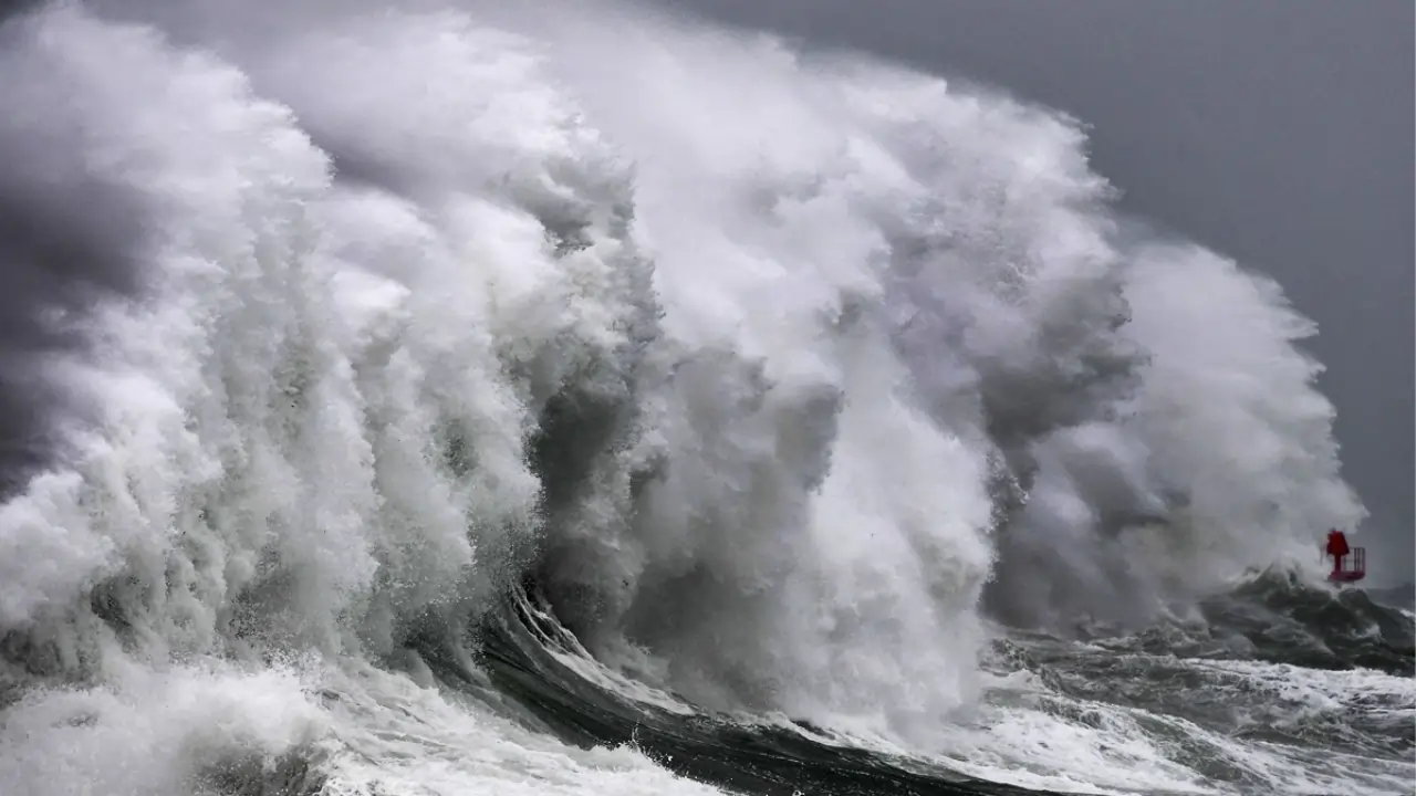 When Mountains Fall and Oceans Roar: The Greenland Mega-Tsunami That Shook the World (Literally!)