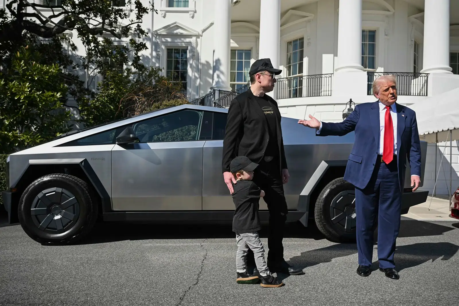 Tesla’s Wild Ride: When Musk and Trump Collide, Investors Brace for Impact
